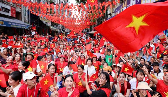 Ngân hàng “rót thêm” tiền, vàng và quà tặng cho người dân liên kết tài khoản an sinh qua VNeID