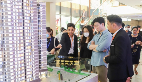 Doanh nghiệp bất động sản “đua nhau” quay lại hoạt động khi giá nhà liên tục tăng cao