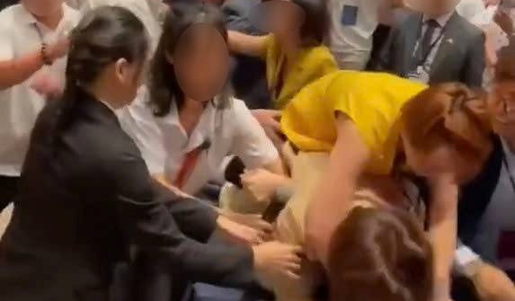 Xôn xao clip chen lấn giành phiếu mua căn hộ ở TP.HCM, nghi vấn “dàn cảnh” câu khách