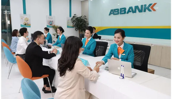 Lãi suất ngân hàng bước vào “cuộc đua” mới, nhiều kỳ hạn vượt 7%/năm