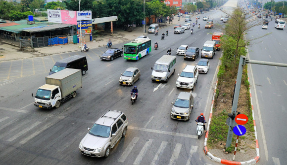 Rào chắn thi công trên đường Cổ Linh và Đàm Quang Trung từ ngày 18/3 đến 30/4
