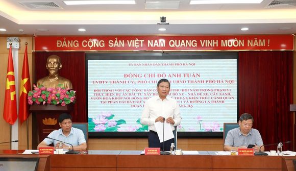 Phó Chủ tịch UBND Thành phố Đỗ Anh Tuấn đối thoại về giải phóng mặt bằng dự án bãi đỗ xe tại Vành đai 1