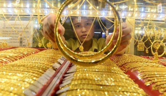 Cuối tuần, giá vàng tiếp tục giữ ở mức cao