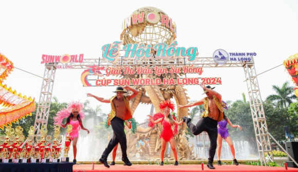 Hà Nội nắng gay gắt, du khách về miền biển với non cao tránh nóng ngày đầu lễ