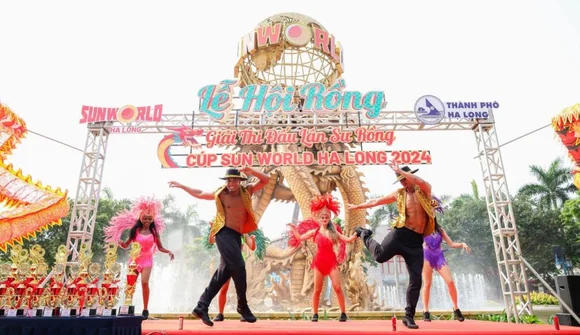 Hà Nội nắng gay gắt, du khách về miền biển với non cao tránh nóng ngày đầu lễ