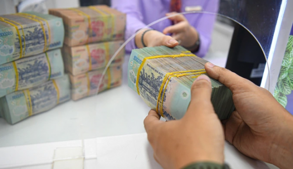 Nhiều ngân hàng tiếp tục tăng mạnh lãi suất huy động