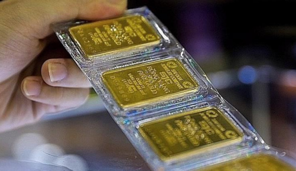 Ngân hàng trực tiếp bán vàng, giá vàng miếng SJC giảm mạnh