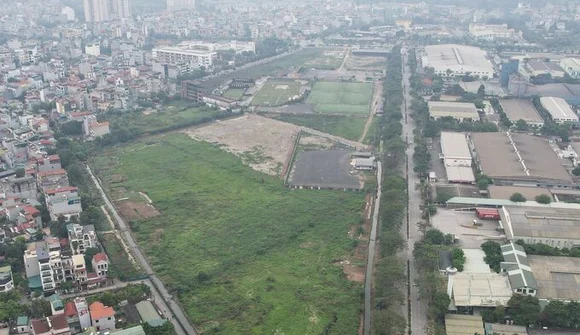 Long Biên: Dự án khu đô thị rộng 37ha bị biến tướng thành bãi xe, sân bóng