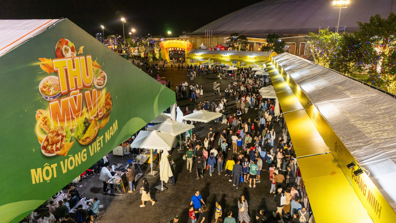 Biển người đổ về Hội chợ Mùa thu 2025 trước khi cơ hội mua sắm tốt nhất năm khép lại vào ngày 4/11