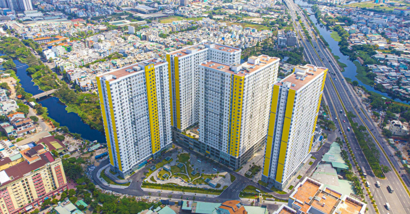 Thị trường chung cư TP.HCM và vùng ven tháng 10/2025: Giao dịch tăng mạnh dù căn hộ cao cấp tràn ngập