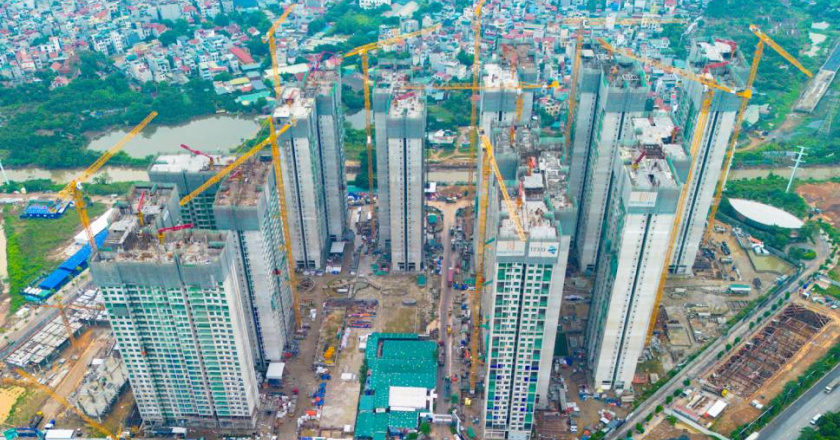 Hà Nội dự kiến di dời hơn 860.000 người trong 20 năm: Áp lực giá nhà đổ dồn về vùng ven!?