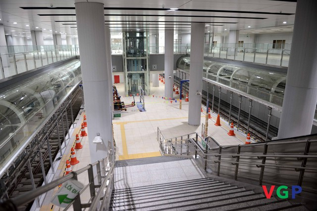 Cận cảnh ga ngầm lớn nhất tuyến metro số 1 - Ảnh 1.