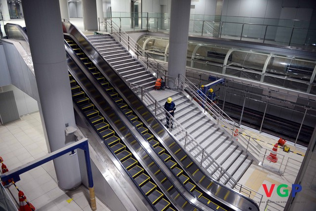 Cận cảnh ga ngầm lớn nhất tuyến metro số 1 - Ảnh 4.