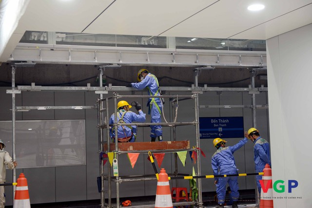 Cận cảnh ga ngầm lớn nhất tuyến metro số 1 - Ảnh 6.