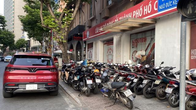 Lãnh đạo TPHCM yêu cầu đẩy nhanh công tác thu phí quản lý vỉa hè, lòng đường- Ảnh 1. Lãnh đạo TPHCM yêu cầu đẩy nhanh công tác thu phí quản lý vỉa hè, lòng đường- Ảnh 1.